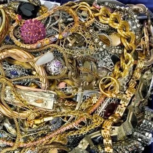 ⚜️ 2 LB Designer & High-End Jewelry Lot ~ Mixed Metals, Pearls & Sparkle ⚜️ - Picture 5 of 7
